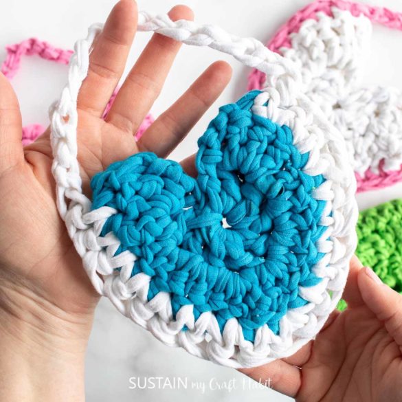 Sweet and Simple DIY Crochet Heart Pouches