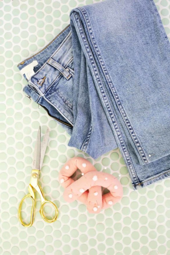 How to Hem Your Jeans (in 4 Easy Steps!)